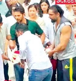 'कांटा लगा' गाने से बनी थी म्यूजिक इंडस्ट्री की सनसनी, ब्लड प्रेशर लो हुआ और पड़ गया दिल का दौरा जवां रहने व स्लिम होने की लेती थीं दवाएं, 42 साल में अभिनेत्री शेफाली जरीवाला की हार्ट अटैक से मौत