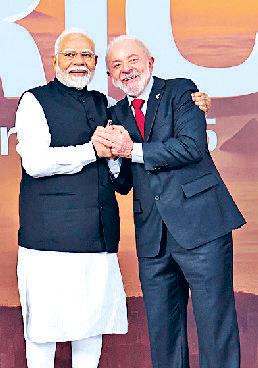 आतंकवादियों के खिलाफ प्रतिबंध लगाने में कोई हिचकिचाहट नहीं होनी चाहिए : मोदी