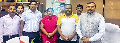 गुजवि में ग्रुप डी के पांच कर्मचारियों को किया गया ग्रुप सी में पदोन्नत