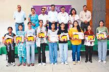 सूरज कॉलेज की बीसीए की छात्रा रिया शर्मा ने विश्वविद्यालय में पाया तीसरा स्थान