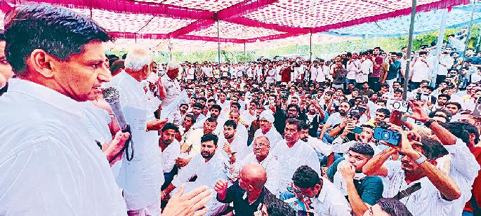 आंदोलनकारी छात्रों के आगे झुका हकृवि प्रशासन