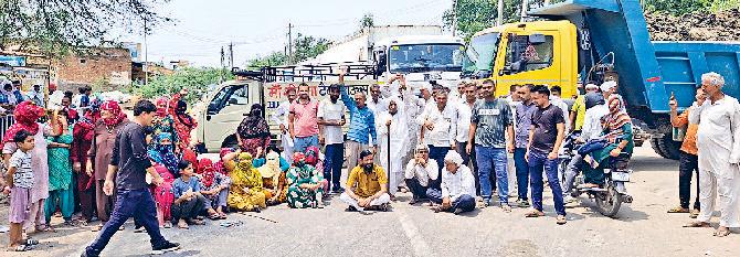 बास में पानी की निकासी को लेकर सड़क मार्ग पर जाम