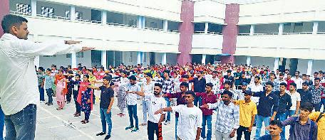 विद्यार्थियों ने ली नशा न करने की शपथ, निकाली जागरूकता रैली