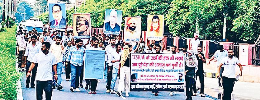 आंदोलनकारी छात्रों और हकृवि प्रशासन थम नहीं रहा गतिरोध