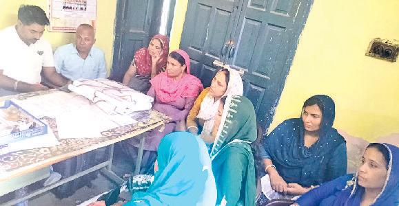 चतुर्थ श्रेणी कर्मियों की मांगें माने सरकार