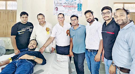 बहल में पुण्यतिथि पर 65 युवाओं ने किया रक्तदान