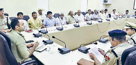पुलिस का सहयोग करेंः एसपी