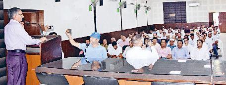 देश की प्रगति युवाओं पर निर्भरः उपायुक्त