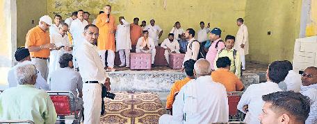 सांसद की अधिकारियों फटकार, 30 तक चालू करें आरओबी