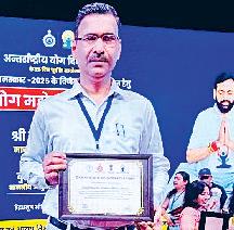 आनंद स्कूल के प्राचार्य सम्मानित