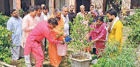 पर्यावरण संरक्षण को लेकर आगे आएं