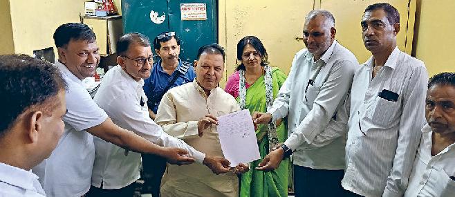 बस अड्डे पर स्थापित की जाएगी पुलिस चौकी विधायक सर्राफ की मांग पर एसपी ने दिए निर्देश