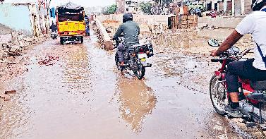 बारिश ने खोली प्रशासन की पोल
