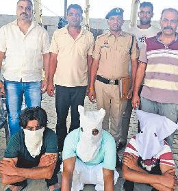 अवैध हथियारों सहित तीन युवक पकड़े, दो अवैध पिस्तौल बरामद