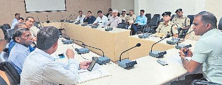 योग दिवस की तैयारियों की समीक्षा की