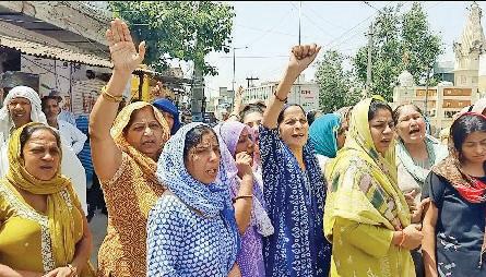 कर्जदारों से परेशान होकर निगला जहर, मौत, सुसाइड से खुला राज