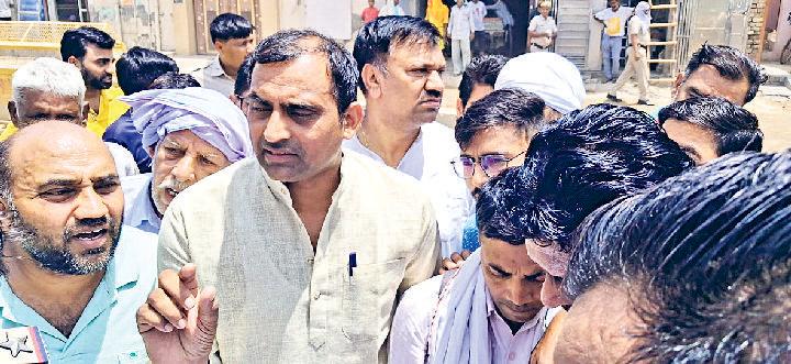 17 निर्माणों को तोड़ने पहुंचा प्रशासन