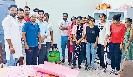 पुस्तकालय को दी इनवर्टर सुविधा