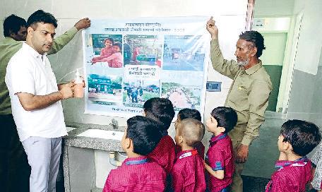 हाथ धोने की प्रक्रिया सीखाई