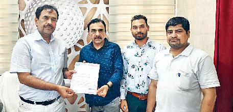 ट्रेनों के पुनः संचालन की मांग
