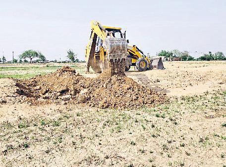 अवैध कालोनी में डीटीपी ने की तोड़फोड़