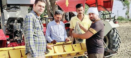 धान की बिजाई का दिया प्रशिक्षण