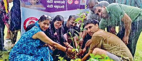 हर्बल पार्क में किया पौधारोपण
