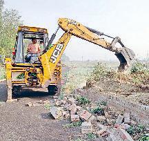 अवैध कॉलोनियों के निर्माण को डीटीपी ने किया नष्ट