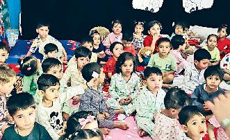 किड्स डीपीएस स्कूल में नन्हे-मुन्ने बच्चों के लिए ड्रेस पार्टी का आयोजन