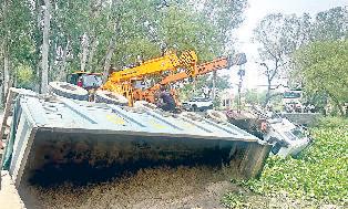 डंपर की टक्कर लगने से महिला की मौत