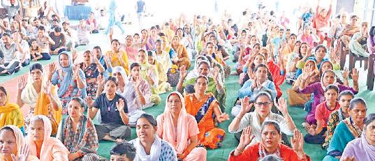 भागवत कथा के छठे दिन श्रद्धालुओं को बताया भक्ति का महत्व प्रभु भक्ति मनुष्य को करती है भवसागर पार