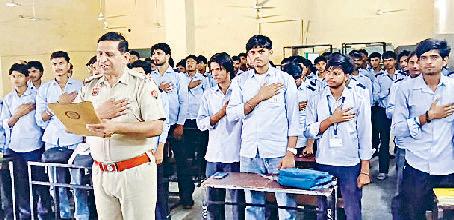 विद्यार्थियों को नशा न करने की दिलाई शपथ