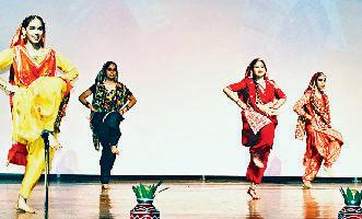 रंगारंग कार्यक्रम में छात्रों ने जमकर मचाया धमाल