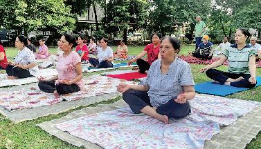 नियमित योग करने से शारीरिक व मानसिक स्वास्थ्य स्वस्थ रहता