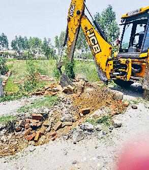 तीन अनधिकृत कॉलोनियों में चला पीला पंजा