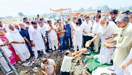 श्रीकृष्ण कृपा गोशाला में नये शेड निर्माण की रखी आधारशिला