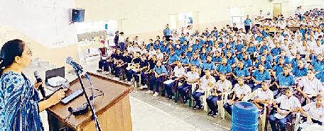 एकता और अनुशासन अपनाएं कैडेट्स