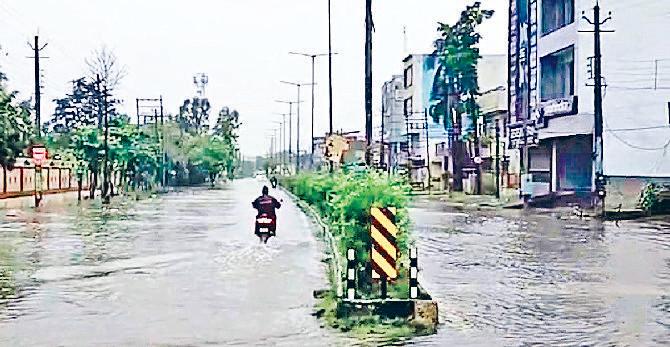 पहली ही बरसात में खुली पानी निकासी के बंदोबस्तों की पोल