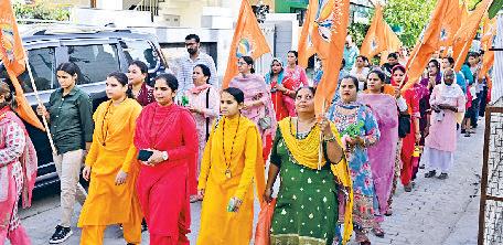 दिव्य ज्योति जागृति संस्थान की ओर से निकाली संध्या फेरी