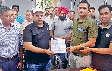 अध्यापक व स्कूल लेक्चर एसो. ने सौंपा ज्ञापन
