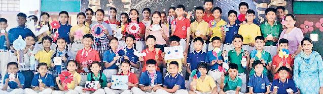 विद्यार्थियों ने कलाकृतियां बनाकर दिखाई प्रतिभा