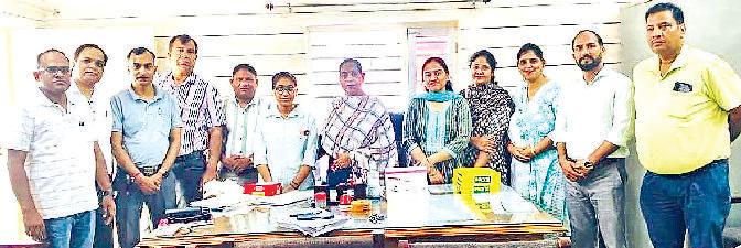 कला संकाय में दिव्या टॉपर संभव सिंह दूसरे स्थान पर