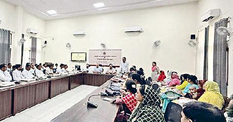 जनप्रतिनिधियों को संविधान के अनुच्छेद 40 और अन्य योजनाओं की दी जानकारी