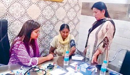 शिविर में 62 रोगियों की आंखें जांची