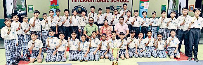 ग्लोब स्कूल के खिलाड़ियों ने जीते 40 पदक