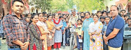 हरियाणा राज्य नारकोटिक्स कंट्रोल ब्यूरो की ओर से आयोजित कार्यक्रम छात्रों को नशे के खिलाफ दिलवाई गई शपथ नशे की वजह से बर्बाद हो रही जिंदगियां