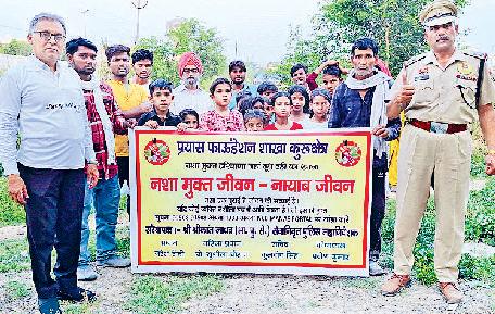 'स्वस्थ जीवनशैली सफलता की कुंजी' विषय पर स्वास्थ्य जागरूकता शिविर का आयोजन विद्यार्थी, शिक्षक व चिकित्सक के सहयोग से स्वास्थ्य ही नहीं, समाज भी होता है स्वस्थ