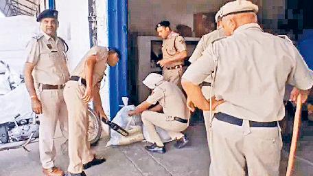 डीसी ऑफिस के बाद रेलवे स्टेशन की सुरक्षा कड़ी