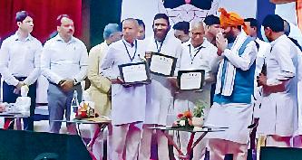 भारतीय योग संस्थान को सीएम सैनी ने उत्कृष्ट कार्यों के लिए किया सम्मानित