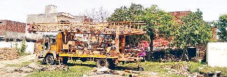 कब्रिस्तान में ट्यूबवेल लगाने का विरोध